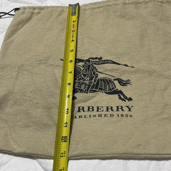 BURBERRY CROSSBODY AUTHENTIC LARGE CLUTCH SIGNATURE PATERN REMOVABLE STRAP EUC. - Picture 13 of 17